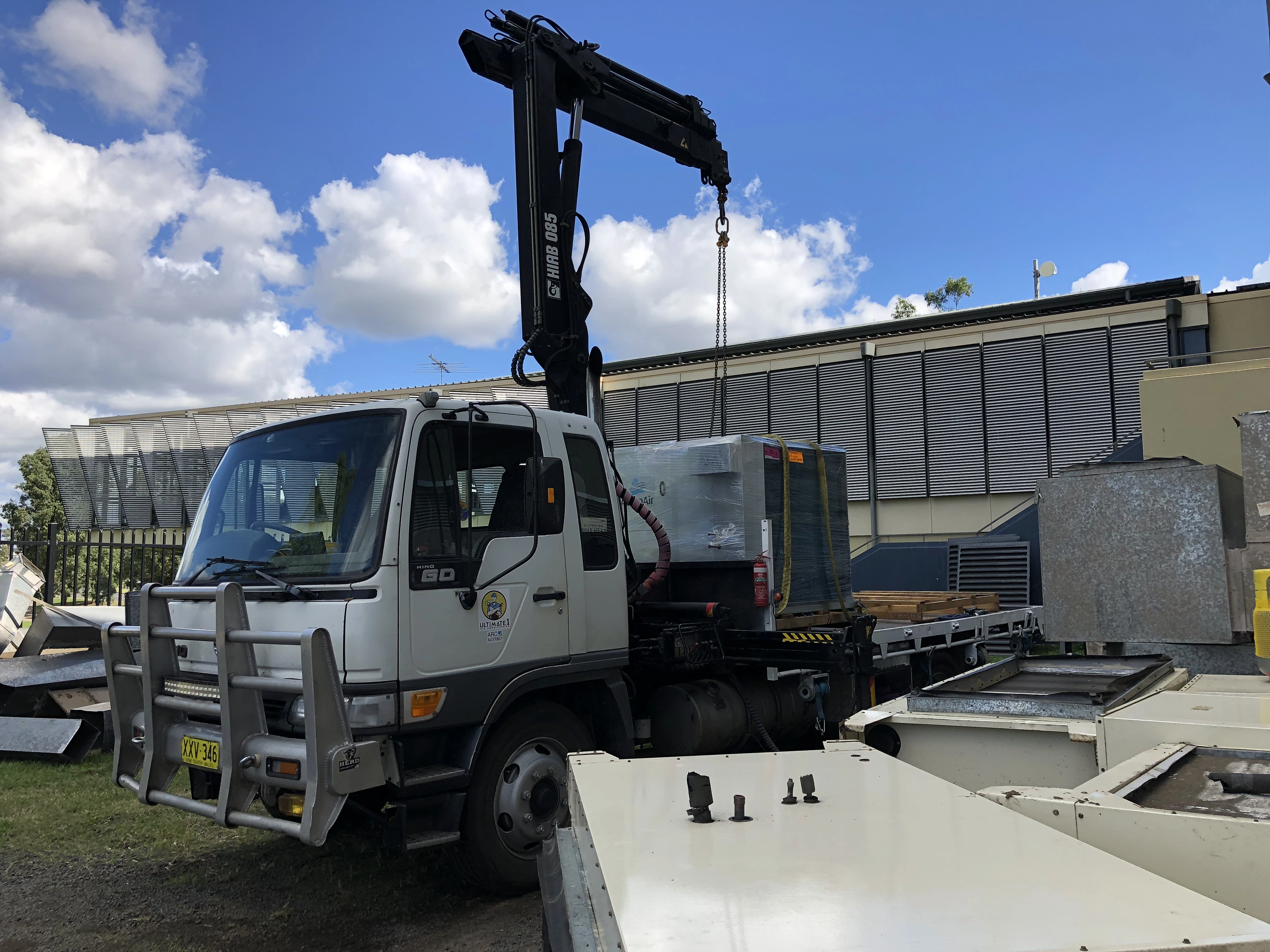 Mechanical plant handling and coordinated lifting.